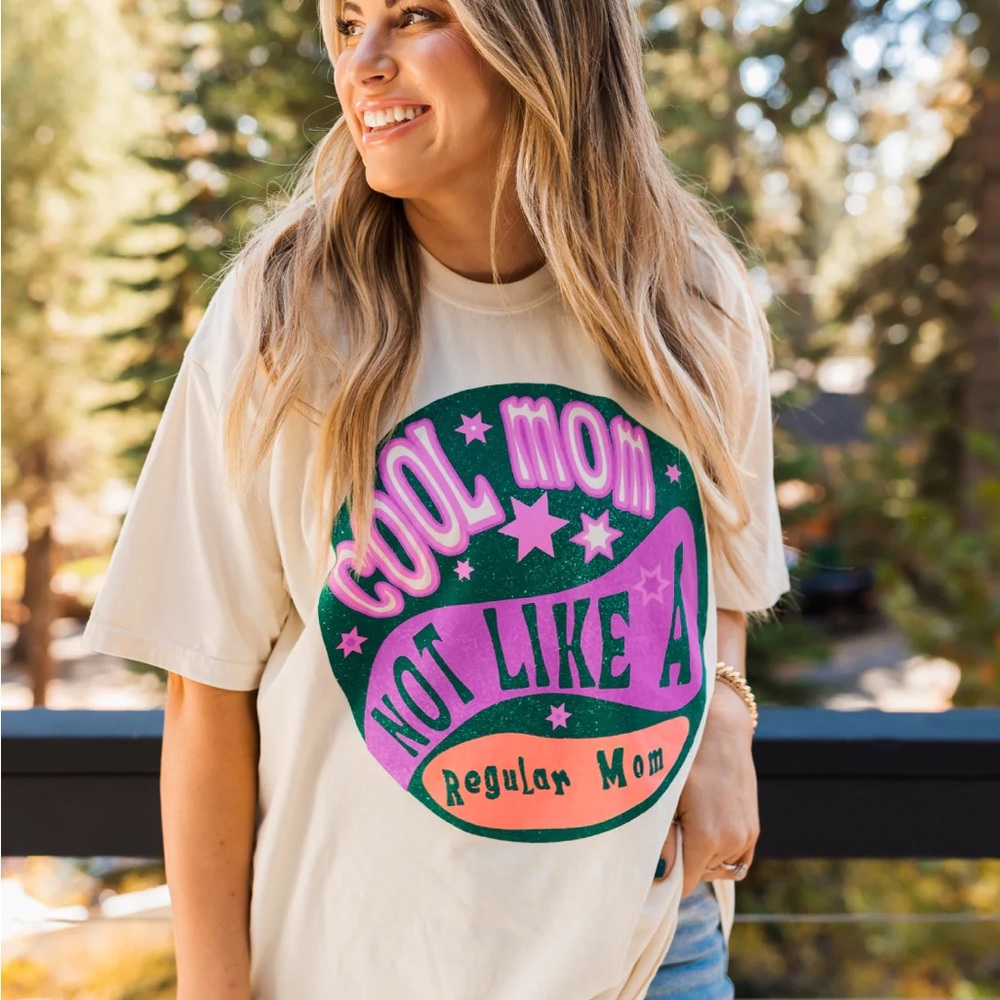 Cool Mom Not Like a Regular Mom Tee Size Small
Krista Horton LIMITED EDITION